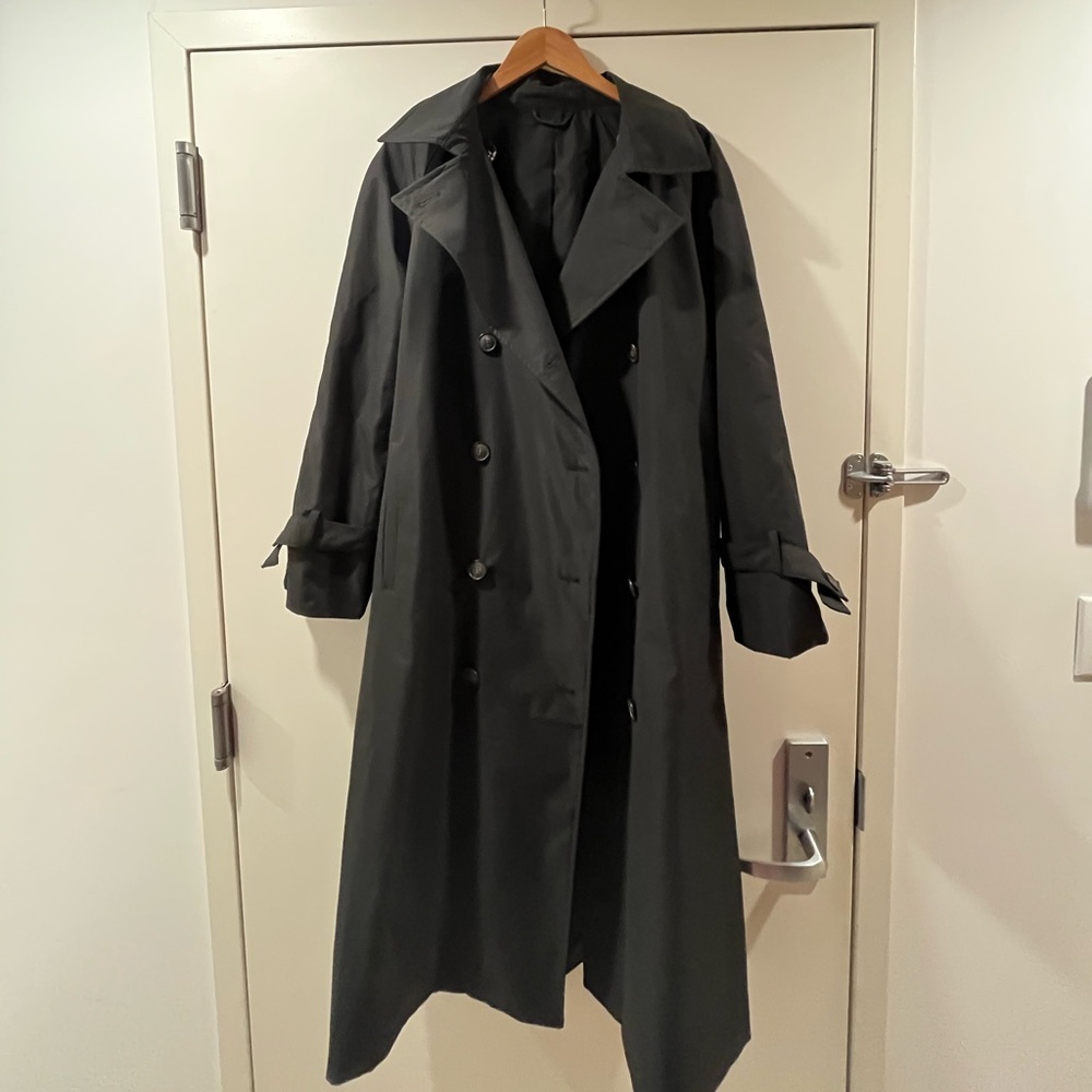 BLACK DOUBLE BREASTED TRENCH COAT W BELT
